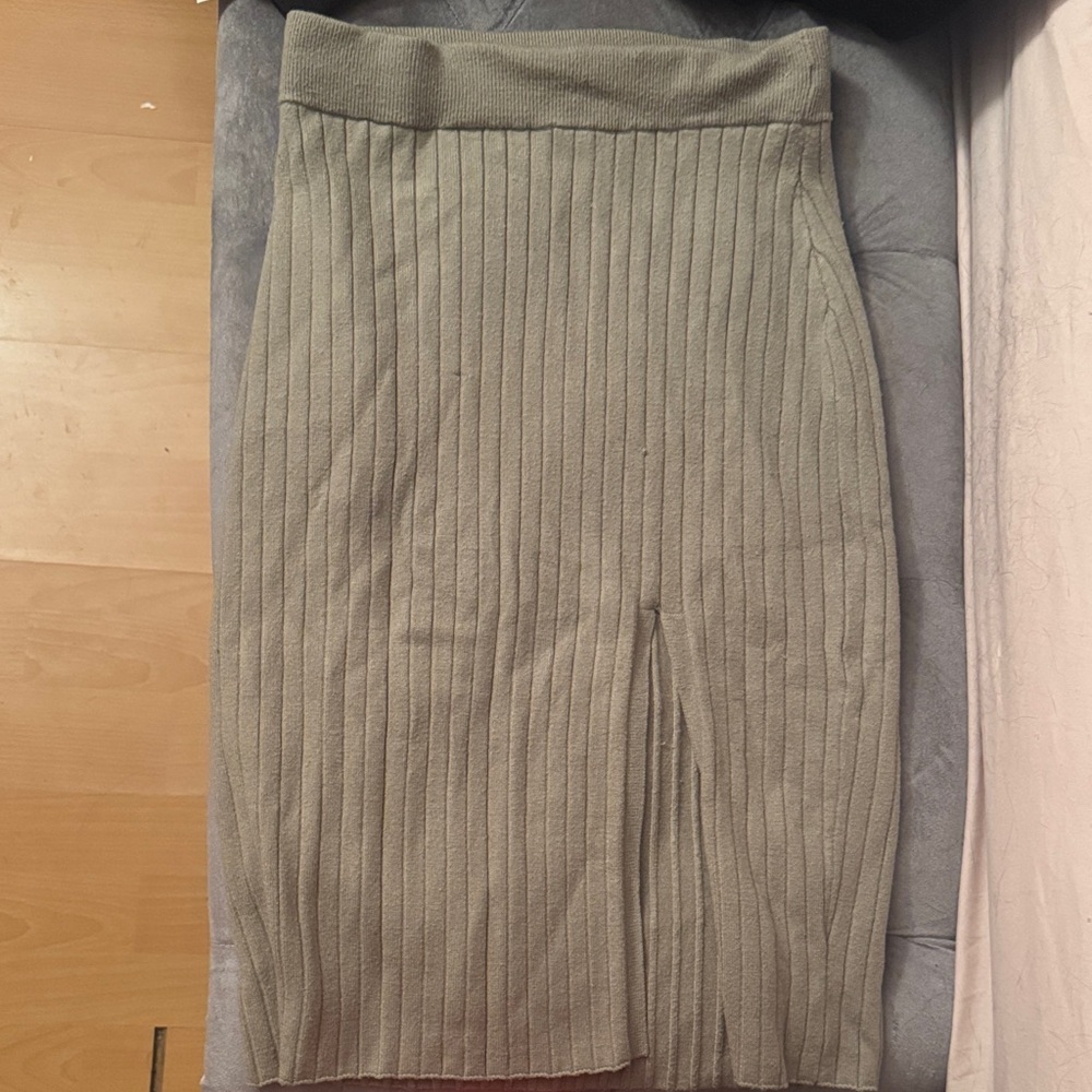 Abercrombie & Fitch light green Ribbed Pencil Skirt